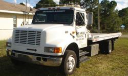 Ready For work International 4700 Flatbed Tow Truck! Year 2000! Great condition inside and out! Brand new clutch, Tires are 90% good! 240,000 miles, Diesel 5 speed manual transmission!
2 car carrier, Aluminum bed! Comes with all the chains and straps,
