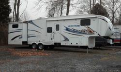 2011 Keystone Avalanche 5th wheel, 38 ft long, for sale by owner.
This luxurious 5th wheel has all the comfort you want to travel in style: kitchen/dining/livingroom area with flat screen tv, 2 bedrooms and 2 baths and one shower.
RV is in very good