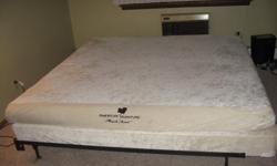 SELLING KING SIZED MEMRY FOAM MATTRESS AND TWO TWIN BOX SPRINGS
WE ARE MOVING AND CAN NOT TAKE IT WITH US
PLEASE REPLY THROUGH EMAIL IF INTERESTED
CASH ONLY PLEASE