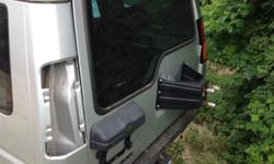 I have two land rover discovery rear doors. One in tan, one in black. They fit 99-04 land rovers. Dors are complete and in great shape call 281-907-2808