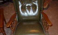 Older leather Ethan Allen recliner.&nbsp; In good condition.&nbsp; Has one small crack in the leather&nbsp;and one button missing on back.&nbsp; Recliner works great.&nbsp; Absolutely no insect infestation.
Was my father's since it was new.&nbsp; Am