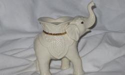 Elephant Tealight Holder Figure by Lenox
Approximately 4 1/2 inches tall
In great condition and displayed in a non-smoking home.
Comes with Certificate of Authenticity. The COA has 2 staple marks at the top. Comes in original box, which is a shipping box.