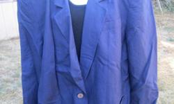 Nice Elisabeth by Liz Claiborne blue women's blazer in great condition. This is a women's size 22.