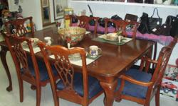 Seven Piece Dining Set w/ 4 Regular Chairs & 2 Captain Chairs
Two Extenison