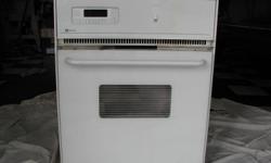 WHITE, SELF CLEANER, DIGITAL CONTROLS IN VERY GOOD CONDITION. CALL TO SEE IN GLENDOVEER AREA.