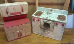 1940-50s oven and kitchen Call or text ,cash only u pick up