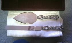 Mikasa Wedding Day Bridal Cake Cutting and Serving Set. The set is Good condition. Sold as is