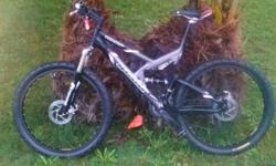 Giant mountain bike!!!! Hydrulic front an rear!!!! Front Bomber Shocks....Frame Suspension Really nice bike to own....