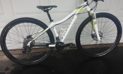 Specialized 2014 Jett Expert 15" 29er hardtail mtn bike. Tubeless, and in great condition.