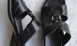 Originally $115 +/-&nbsp;&nbsp; Womens black leather sandals. Barely worn. No tears or scratches.
Size 7.5
Will negotiate.