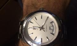 This beautiful mens Tag Carrera &nbsp;in Excellent condition. Newest design, silver dial Includes original box, papers and warrenty. It is only 2 months old and has had very light use. Price: $1,600.
&nbsp;
This is a very good price as retail new is