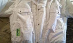 BRAND NEW MEN'S SKI/WINTER JACKET.
NAME BRAND! OBERMEYER.
COLOR: WHITE
SIZE: XL
ZIP-UP AND BUTTON-UP FRONT.
PURCHASED FOR $159.
ONLY $40!!!!!
NO EMAILS PLEASE.
CALL STEVE: 914-803-9606.