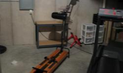 The Nordic Track Ski machine is in great working condition.