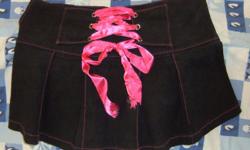 (1) NWOT Morbid Threads Black with pink stitching short pleated skirt. Size Large. 95% cotton, 5% spandex. Never worn. Approx. dims; 34" WAIST/HIP, 13" LENGTH. PINK BOW IS FRAYED AT ENDS.
http://shop.ebay.com/candac/m.html?_trksid=p4340.l2562