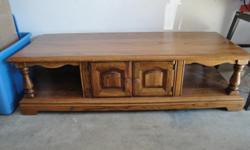 Solid Oak coffee table, Great Condition!