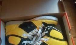 I have a rare and discontinued pair of Osiris Bronx High Tops Men's Shoes Size 10.5 great condition yellow black&nbsp;