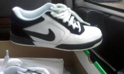 i have a brand new pair of nike shoes for sale they dont fit me so i paid 60 for them only askin 40 what a stell well let me know if intersted by emailing me at trevorspetz@ymail.com get back to u asap