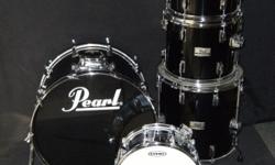 "World Series" Pearl Drums; pro set, 5 pc, piano black, excellent condition.&nbsp; Includes Pro Series 6.5x14, 20 lug,&nbsp;chrome snare with stand, hi-hat, bd pedal.