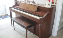 Hamilton Baldwin piano in good condition. Has been kept tuned up till recently. Bench needs new hinges and refinishing. Fits nicely on a short wall. Great beginner piano at a reasonable price. Call 561 688-3521 for an appointment to see the piano.