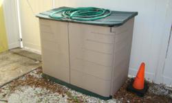Yard bin or container for trash cans
