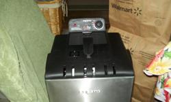 this is a brand new presto deep fryer it has 2 baskets