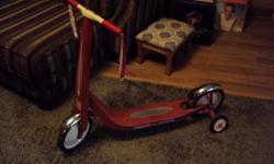 VERY COLLECTABLE RADIO FLYER RETO RED SCOOTER IN GREAT CONDITION. SLIGHTLY USED, GOOD PAINT, NOT BANGED UP. CHROME PLATED FENDERS AND HANDLE BAR GRIPS WITH STREAMERS. WOULD MAKE A GREAT ADDITION TO ANY COLLECTION OR A NICE GIFT. LOCATED IN