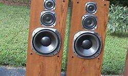 RCA QUALITY!!! THREE WAY ANALOG VINTAGE SPEAKERS GREAT POWER SUPER BASS!!! SOUND AND CLEAN SOUND UNIQUE PARTS INSIDE LIKE NEW!!!
NOTE:&nbsp;20 DAYS LISTING ONLY!!!