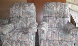 Reclining couch and matching reclining rocker chairs. Set was in room barely used, good shape