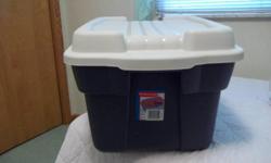 Rubbermaid RoughTote 16 gal storage container
Perfect like new condition.
Heavy duty
Just been sitting in a closet.
Don't need it
Sale is final
Cash and you pick up