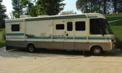 1995 Itasca Suncruiser Motorhome made by Winnabego, 34 Ft, 2 AC, 1 Large Slide, Generator, gas model. Want to SALE or trade for a 5th Wheel Camper