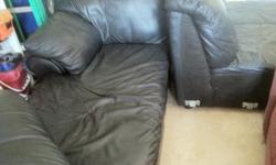 4 piece sectional and ottorman black leather in great condition. Pictured below are 2 of the 4 pieces.