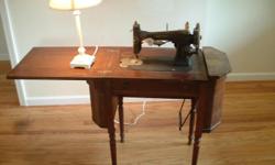 antique white rotary sewing machine / with table
old console sterio
