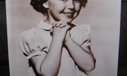 SHIRLEY TEMPLE POSING PICTURE
Pre-Owned
Never framed
Great condition
Color: Sephia
Size 14 x 11 inches
Do you love Shirley Temple, than this cute picture of her posing with her curly hair would be a great one to have.
This item is currently on auction and