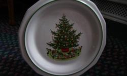 8 Spode Christmas salad plates. All in good condition. Just in time for the holidays.
Dish is 7 3/4". No chips or scratches.
&nbsp;