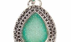 Hand Crafted Agate Druzy pendants
These spade shaped ultra light pendants are available in green shades of Agate about 1.41 inch length and weighing merely 5 grams should be an irresistible choice for you. The Druzy Agate acquires the color of the base