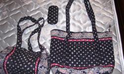 Beautiful 3 piece Vera Bradley set - a larger carrying bag, a purse and matching eye glasses hard case. All in perfect shape - no rips or tears, stains or damage. Darker blue with nice loral designs and red trim.
Don't miss out on this rare offer at a