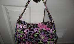 Authentic Vera Bradley Purse that looks brand new, it has many different colors that will go with alot of different outfits, barely used, I think I carried it twice, must see.