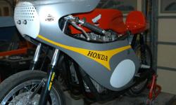 70s Honda 500 Premier Drixton with 2 decades of racing history. Formerly
owned by Rick Doughty with successful wins. Last raced at Gratten 2003 with
1st place win in Premier 500. Fresh new motor. Bike is ready to race. Just
needs tires. $10,000.00, more