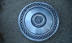 (1) ORIGINAL VINTAGE USED 1970'S FORD LTD AND MERCURY COUGAR HUBCAP/WHEEL COVER 15" GOOD CONDITION,
SMALL DENT,SOME SCRATCHES (SEE PHOTOS)
&nbsp;
Check out my&nbsp;other items!
&nbsp;
IF THIS IS NOT WHAT YOU ARE LOOKING FOR BUT YOU ARE IN NEED OF A