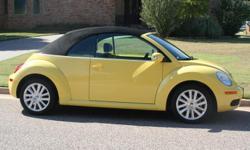Volkswagen Beetle BCE Convertible 2008 16K miles. Bright yellow exterior with black leather interior. Automatic - 2.5 liter - 5 cylinder - This carries the remainder of 5/50 factory warranty
Adult owned, garage kept - Excellent condition. Purchased in 09