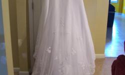 BEAUTIFUL STRAPPLESS SIZE 16W. HAS A BEAUTIFUL FITTED AND BEADED BODICE. LACE RUNS DOWN THE DRESS WITH BEADING DOWN INTO A SWEEPING TRAIN. I PAID OVER 700 FOR THE DRESS AND THE ACTUAL SALES RECEIPT ACCOMPANIES THE DRESS WITH THE DRESS BAG. THIS DRESS HAS