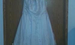 Mid drift white size 8 vail and tiara included