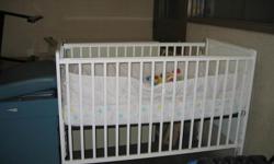 White wooden baby crib in good condition
Mattress included