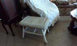 White&nbsp;wicker table.&nbsp; Can be used for a coffee or side
table.