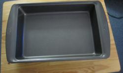Nice Wilton nonstick 13 x 9 x 2-inch baking pan in fantastic condition, only used a few times. One side of the pan is marked Wilton 13 x 9 x 2 inches and the other end is marked 33 x 22.9 x 5.08 cm. Has a nice heavy weight to it.