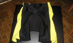 Womens Cycling Shorts
Size Large by Performance
Black with yellow srtipe down sides.
Price IS negotiable
Location: Athens, ALABAMA