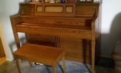 This is a very nice piano. Please look. Excelent shape.